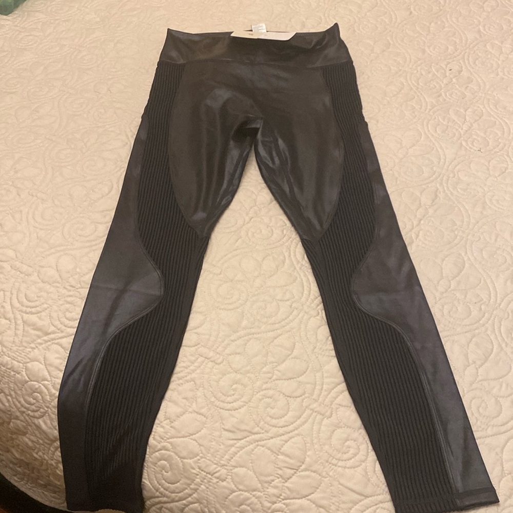 Fabletics Motion365 Contour High Wasted Legging - M